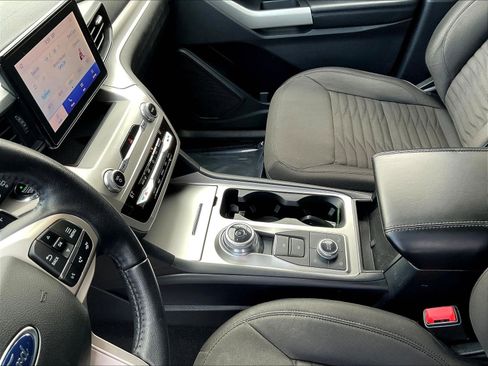 Used 2020 Ford Explorer XLT AWD/4WD image 18