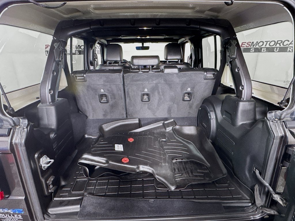 Used 2021 Jeep Wrangler Unlimited Sahara w/ Cold Weather Group AWD/4WD image 25