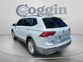 Used 2018 Volkswagen Tiguan SE w/ Panoramic Sunroof Package FWD video 2
