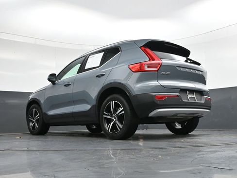 Used 2023 Volvo XC40 B4 Plus image 36