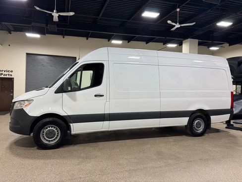 Used 2020 Mercedes-Benz Sprinter 2500 image 11