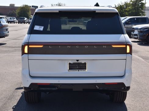 New 2025 Lincoln Navigator L Reserve w/ Jet Appearance Package image 8
