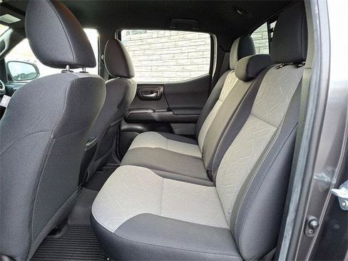 Certified 2022 Toyota Tacoma TRD Off-Road image 10