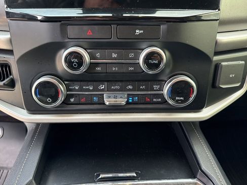 Used 2022 Ford Expedition XLT image 24