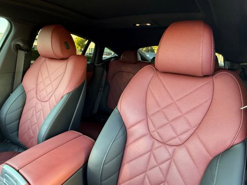 Used 2025 BMW X6 xDrive40i w/ Executive Package image 23