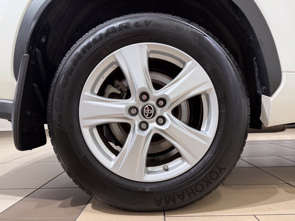 Used 2021 Toyota Highlander LE AWD/4WD image 9
