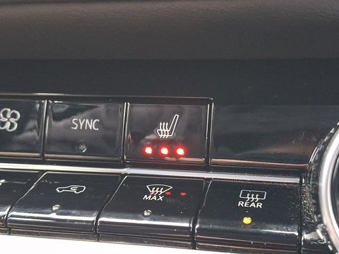 Used 2025 Chevrolet Equinox LT w/ Convenience Package II image 24