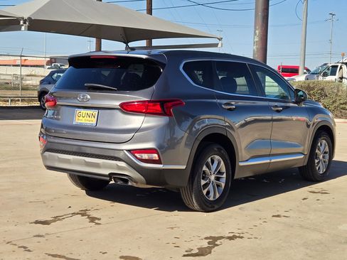 Used 2019 Hyundai Santa Fe SE image 3