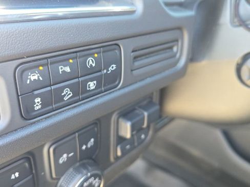 Used 2022 Chevrolet Suburban Z71 w/ Z71 Off-Road Package image 27