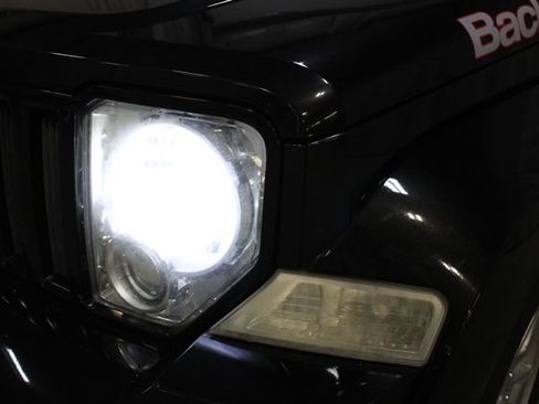 Used 2012 Jeep Liberty Sport AWD/4WD image 32
