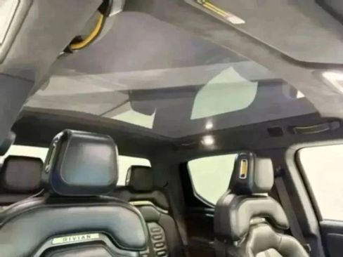 Used 2022 Rivian R1T Adventure image 28