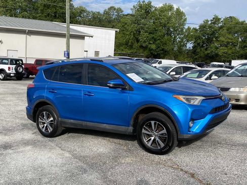 Used 2018 Toyota RAV4 XLE image 1