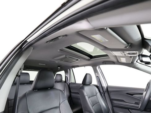 Used 2017 Honda Pilot Touring image 40