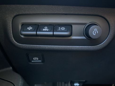 Used 2022 GMC Terrain SLT w/ Tech Package image 11