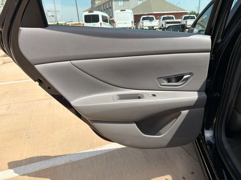 Used 2025 Hyundai Elantra SEL FWD image 15