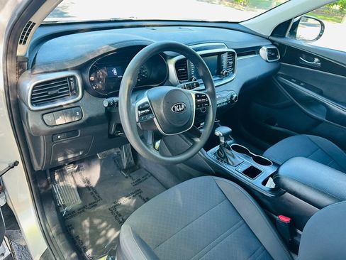 Used 2020 Kia Sorento LX FWD image 8