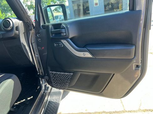 Used 2017 Jeep Wrangler Unlimited Sport w/ Quick Order Package 24S AWD/4WD image 29