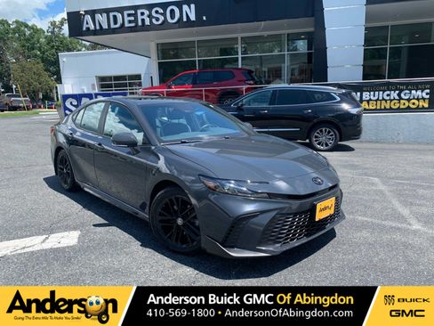 Used 2025 Toyota Camry SE w/ Convenience Package FWD image 1