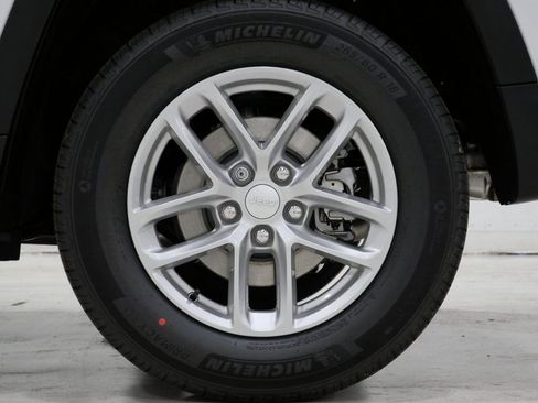 New 2025 Jeep Grand Cherokee Laredo X w/ Luxury Tech Group I image 10