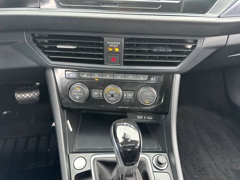 Used 2024 Volkswagen Jetta SE w/ Panoramic Sunroof Package image 22