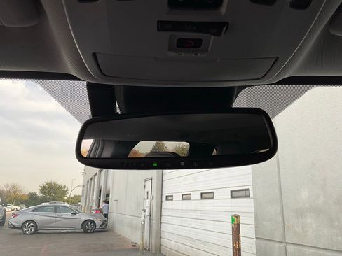 Used 2025 Toyota Sienna XLE image 19