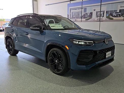 New 2026 Volkswagen Tiguan SE R-Line FWD image 2