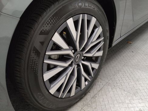 Used 2025 Nissan Altima 2.5 SV FWD image 31