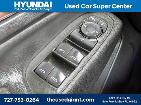 Used 2021 Chevrolet Equinox LT image 32