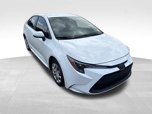 Used 2025 Toyota Corolla LE w/ Convenience Package FWD image 7