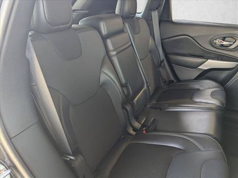 Used 2018 Jeep Cherokee Latitude Plus FWD image 19