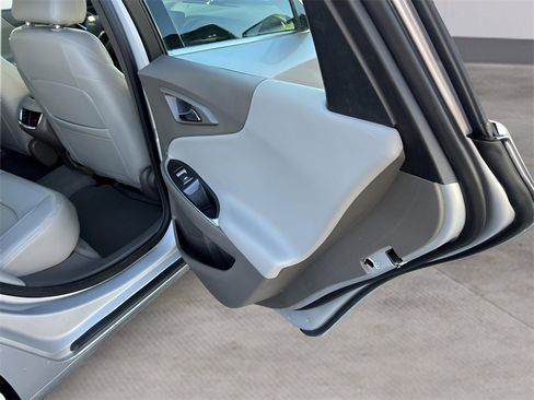 Used 2020 Chevrolet Malibu LT image 16