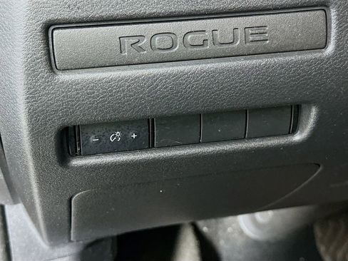 Used 2021 Nissan Rogue S image 16