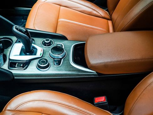 Used 2022 Alfa Romeo Giulia Ti image 18