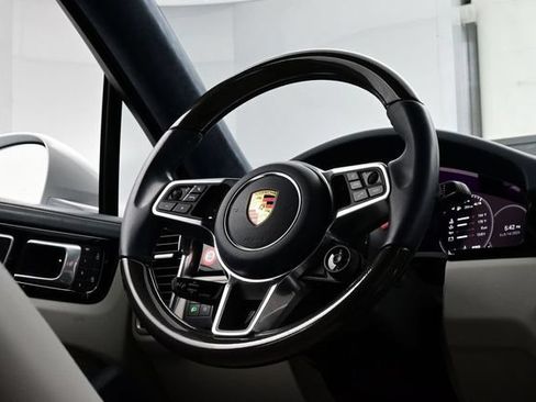 Used 2022 Porsche Cayenne GTS AWD/4WD image 21