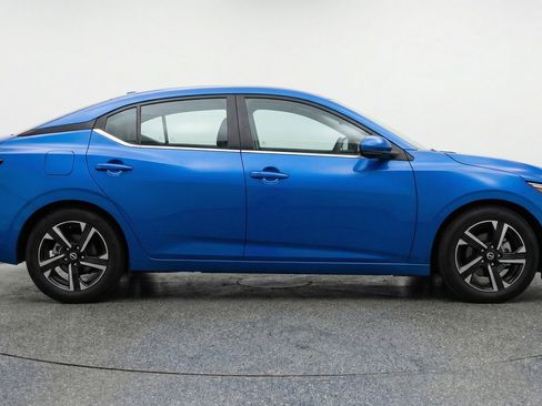 Used 2025 Nissan Sentra SV image 11