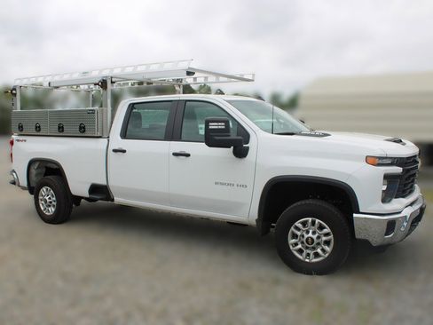Used 2025 Chevrolet Silverado 2500 W/T w/ WT/CX Safety Package image 2