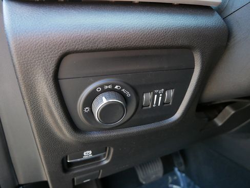 Used 2022 Jeep Grand Cherokee L Laredo image 23