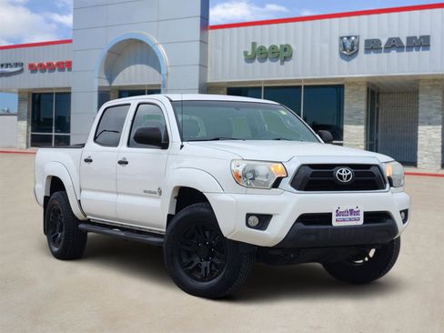 Used 2015 Toyota Tacoma PreRunner image 1