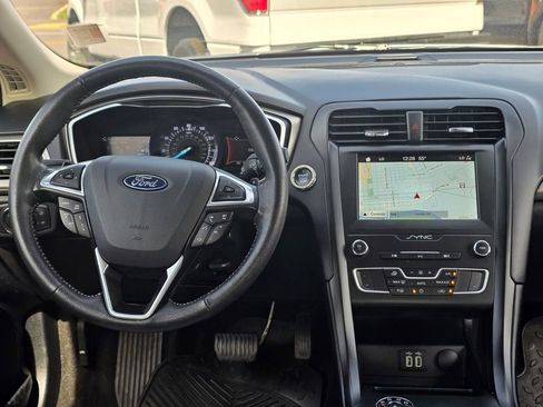 Used 2019 Ford Fusion SE w/ Equipment Group 151A FWD image 10