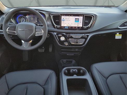 New 2026 Chrysler Voyager LX image 9