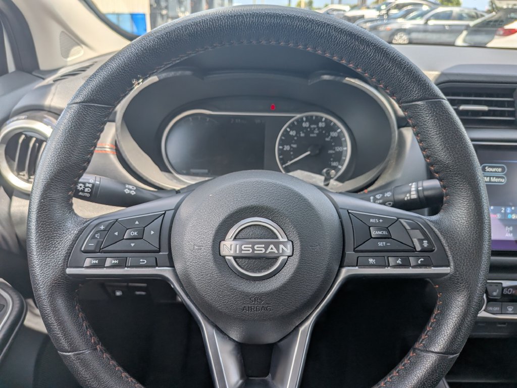 Used 2025 Nissan Versa SR FWD image 27