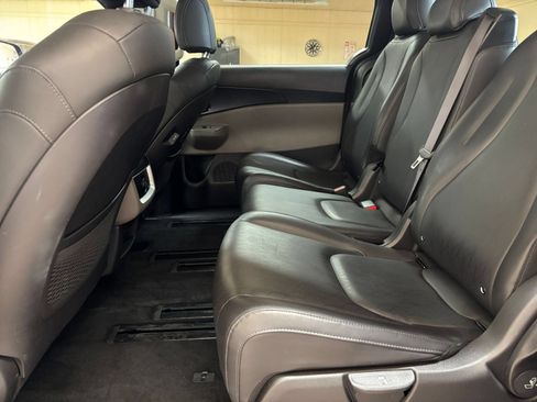 Used 2026 Kia Carnival FWD image 28