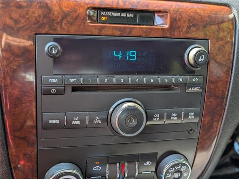 Used 2011 Chevrolet Impala LT FWD image 23