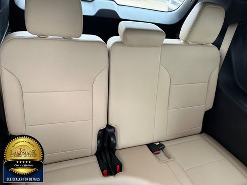 Used 2025 Buick Enclave Preferred image 19