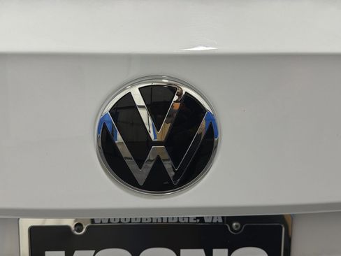 Used 2024 Volkswagen Taos SE image 28