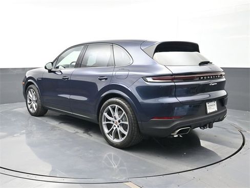 Used 2025 Porsche Cayenne E-Hybrid image 3
