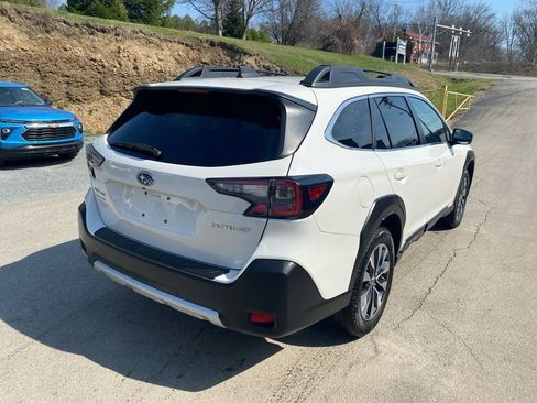 Used 2023 Subaru Outback Limited AWD/4WD image 3