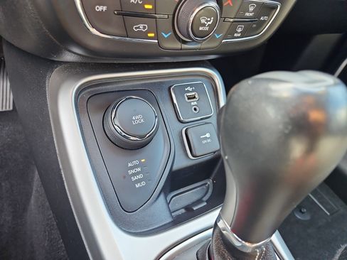 Used 2021 Jeep Compass Latitude w/ Sun and Sound Group image 24