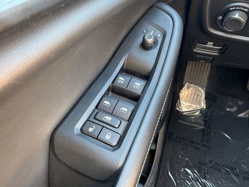 Used 2023 Jeep Grand Cherokee Laredo AWD/4WD image 35