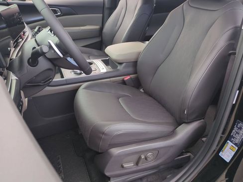 New 2026 Kia Carnival LXS FWD image 19